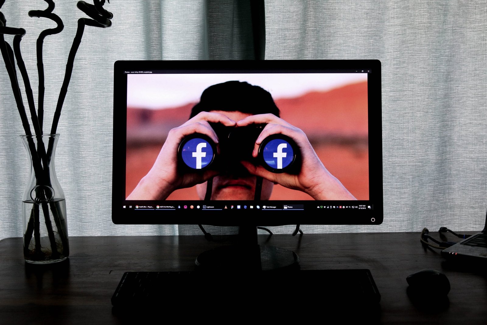 Facebook Artık Tek Çatı Altında Yaşayan Herkesi Tanımlayabilecek