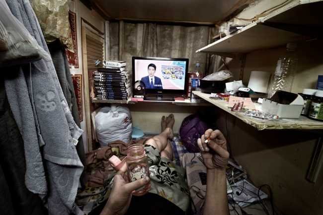 Hong Kong Kapsül Evlere Birde İçindeki İnsanların Gözünden Bakın