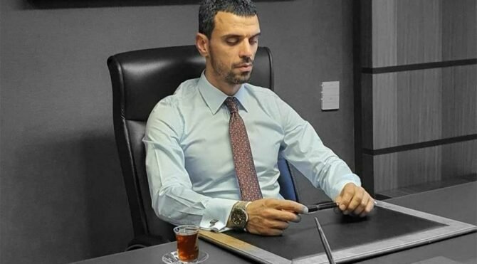 AK Partili Kenan Sofuoğlu’ndan Kirasını Ödeyemeyen Kiracısına Haciz!