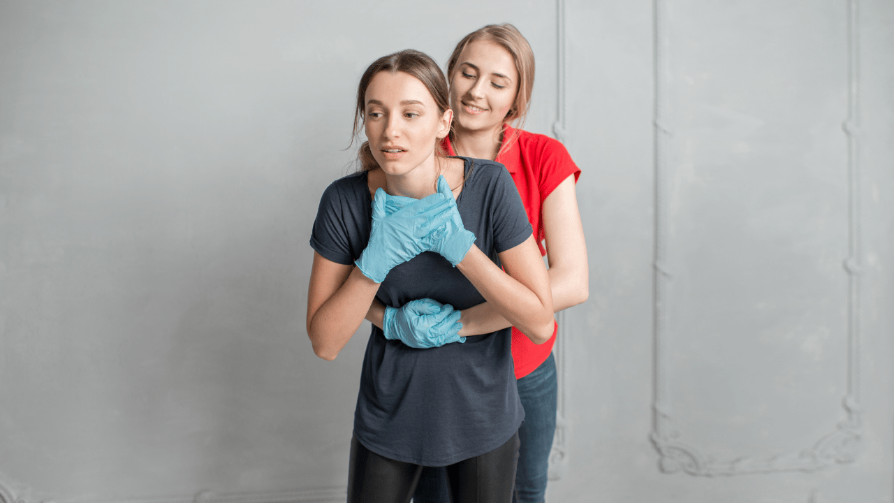 Heimlich Manevrası Nedir? Nasıl Yapılır?