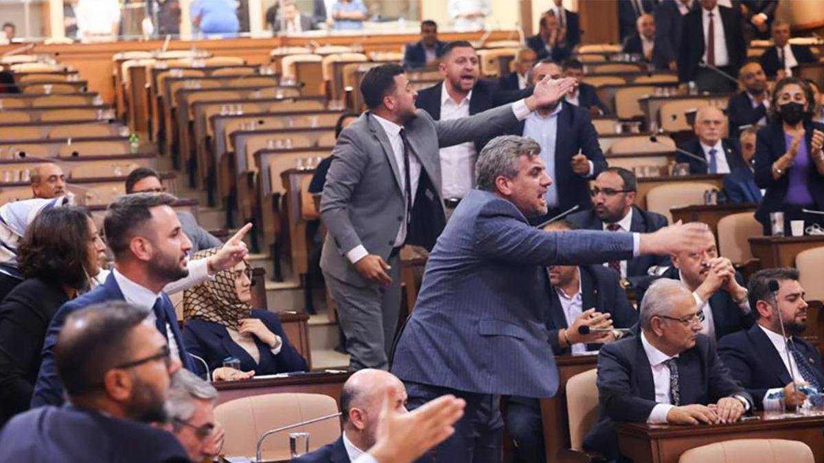 İBB Meclisi’nde CHP ile AK Parti Arasında ‘Vahdettin’ Tartışması