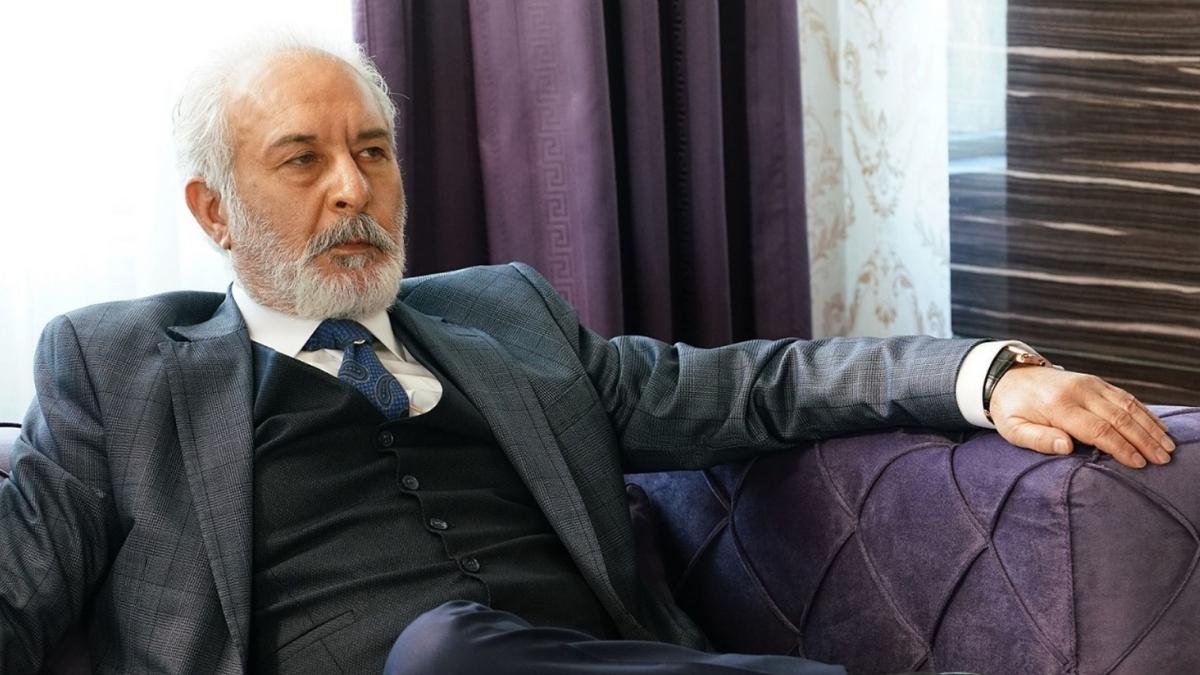Ünlü Oyuncu Ali Sürmeli’nin Acı Günü: Annesi Kendini Ağaca Astı
