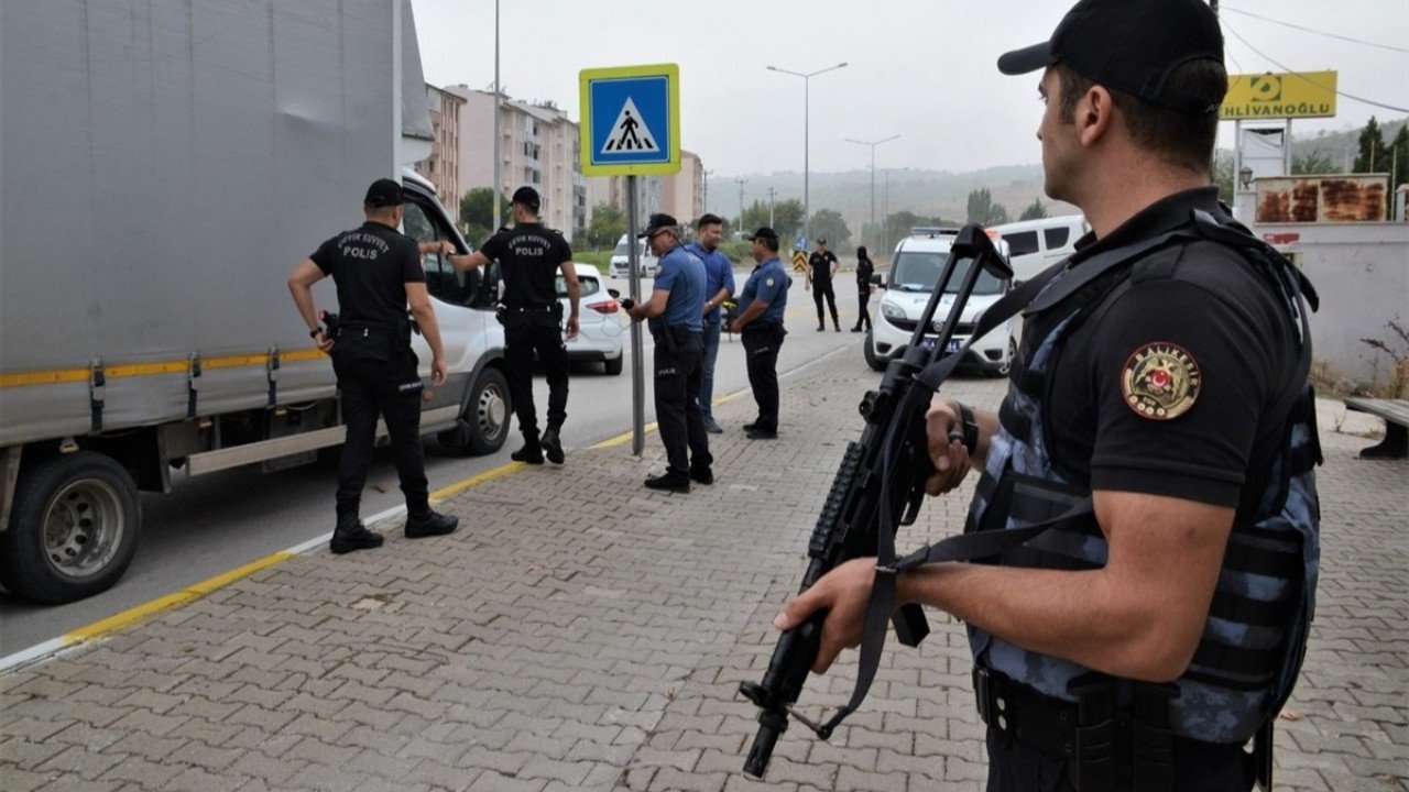 Aranan 1270 kişi yakalandı