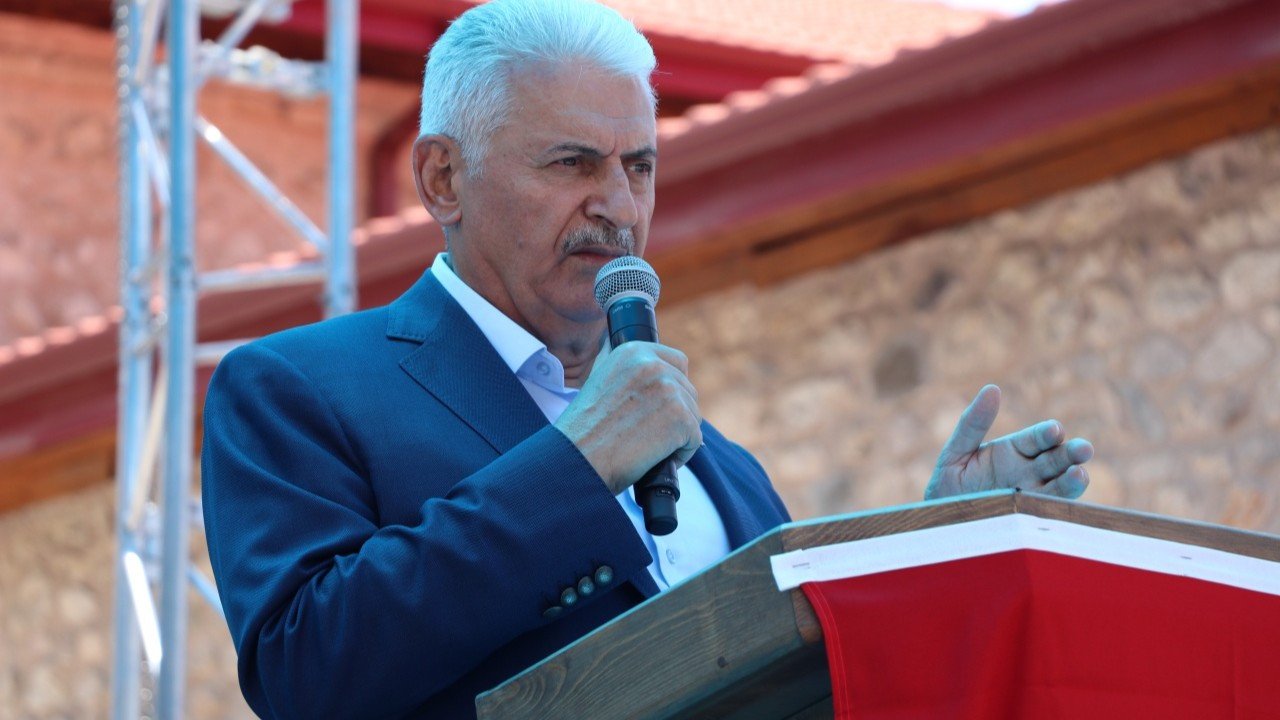 Binali Yıldırım, Azerbaycan’da trafik kazası geçirdi