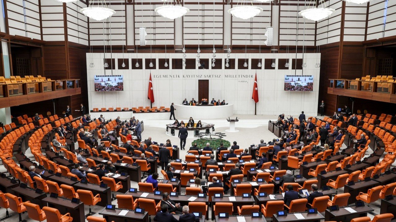 Lübnan tezkeresi Meclis’te kabul edildi