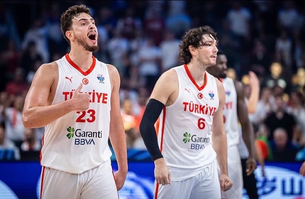 12 Dev Adamın Final Coşkusu: Duygusal Yorumlar