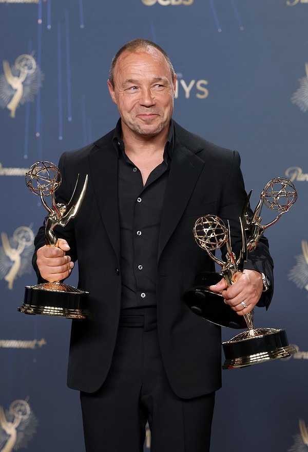 77. Emmy Ödülleri Sahipleriyle Buluştu: Geceye Damga Vuran İsimler - Web İçeriği İçin Özgün Başlık