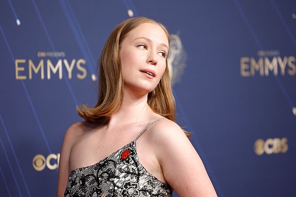 77. Emmy Ödülleri Sahipleriyle Buluştu: Geceye Damga Vuran İsimler - Web İçeriği İçin Özgün Başlık