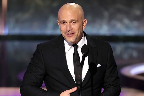 77. Emmy Ödülleri Sahipleriyle Buluştu: Geceye Damga Vuran İsimler - Web İçeriği İçin Özgün Başlık