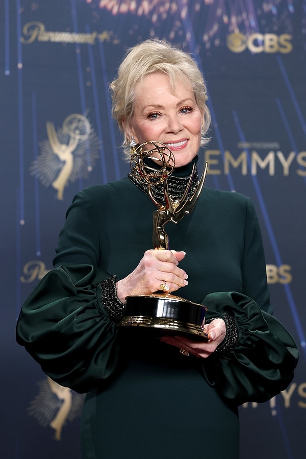 77. Emmy Ödülleri Sahipleriyle Buluştu: Geceye Damga Vuran İsimler - Web İçeriği İçin Özgün Başlık