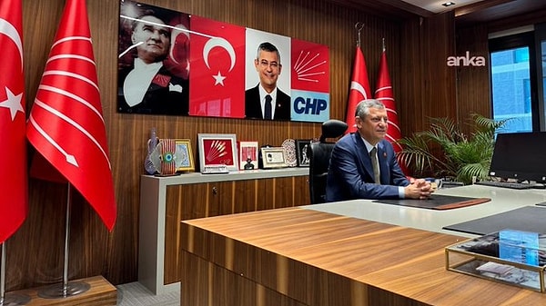 CHP Lideri Özgür Özel, İlk Kez Tartışmalı İl Başkanlığı Binasına Geldi