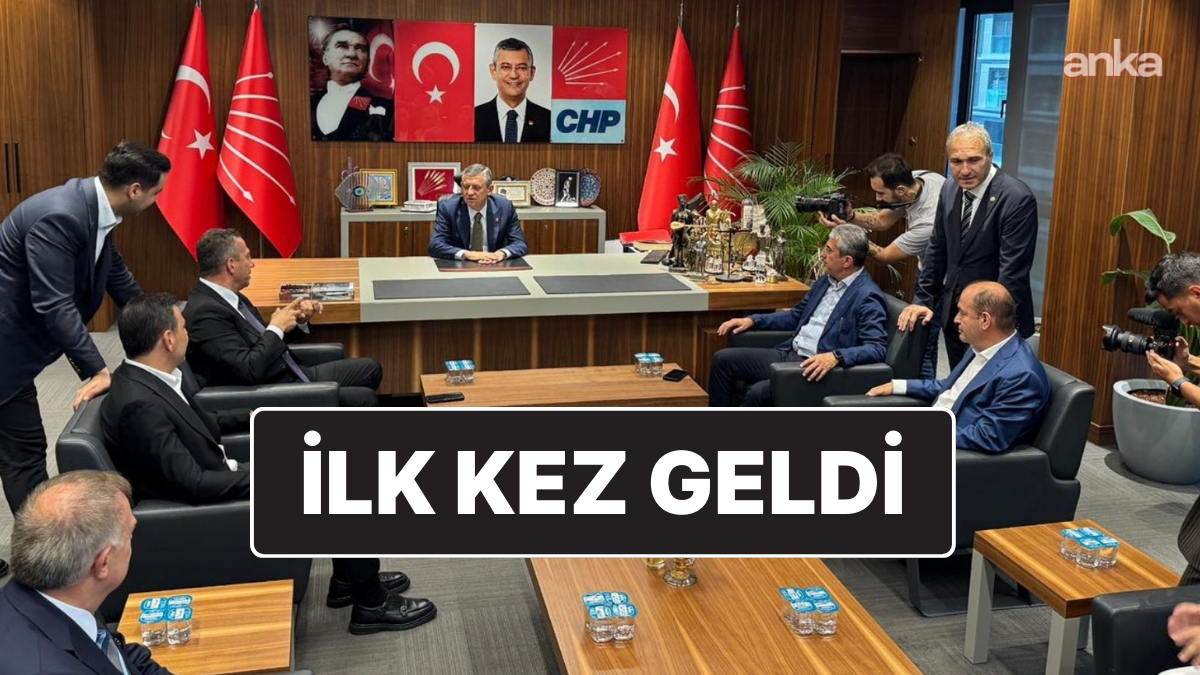CHP Lideri Özgür Özel, İlk Kez Tartışmalı İl Başkanlığı Binasına Geldi