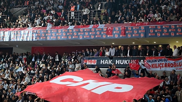 CHP'de Özel ve Ekibinin Görevden Alınması ve Kılıçdaroğlu'nun Atanması Talebi