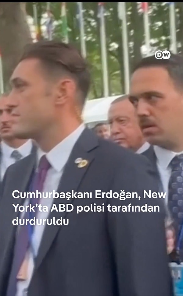 Erdoğan, Trump’ın Konvoyu Geçerken Kısa Süreliğine Kaldırımda Bekledi