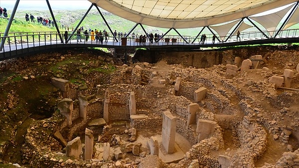 Göbekli Tepe’de Yan Yatan İnsan Heykeli Keşfi