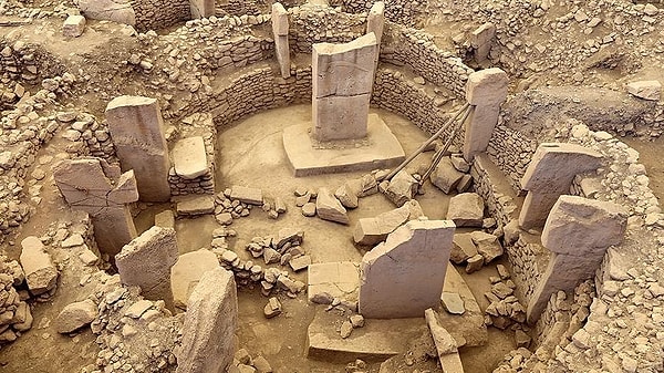 Göbekli Tepe’de Yan Yatan İnsan Heykeli Keşfi