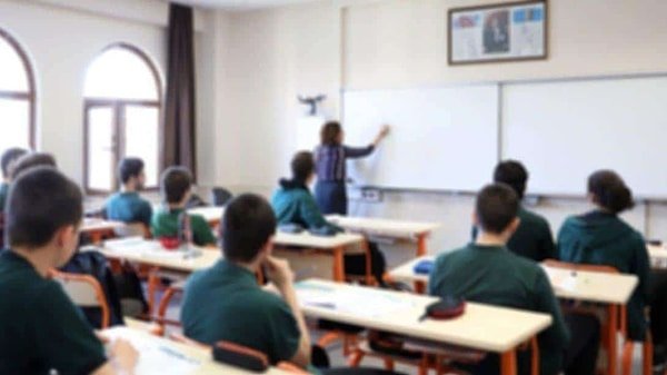 İlk Ders Kaçta Başlıyor? 8 Eylül Pazartesi İstanbul'da Dersler Saat Kaçta