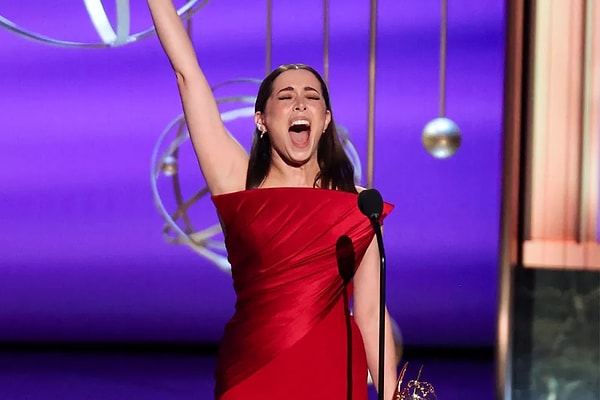 İlk Emmy Ödülü İçin Büyük Başarı: Cristin Milioti Çizgi Roman Karakteriyle Zirvede