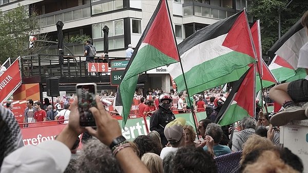 İsrailprotestoları Büyüyor: La Vuelta'da Filistin Bayrakları