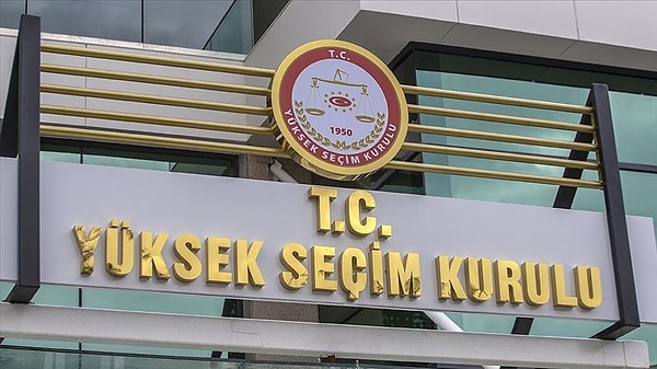 İstanbul CHP İl Kongresi’nde Gergin Anlar ve YSK’nın Acil Toplanma Kararı