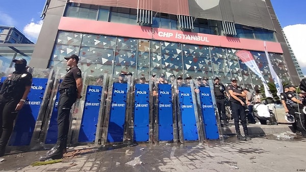 İstanbul CHP Kongresi Ertelendi: Durdurma Kararı