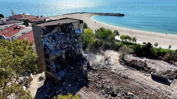 İstanbul’un 66 Yıllık Simgesi Yıkıldı