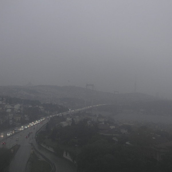 İstanbul’un Kasvetli Havası: Yazarlar Kahve ve Battaniyeye Koştu