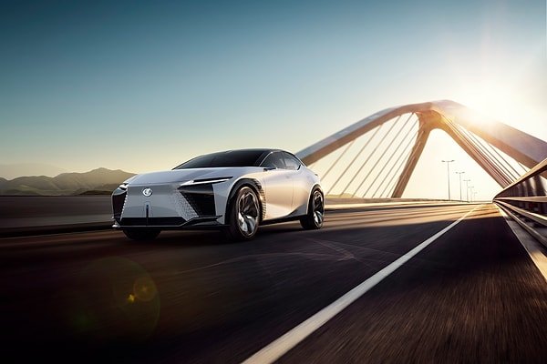 Lexus Fiyatları Eylül 2025: ES, RX, RZ, LBX, NX ve LS