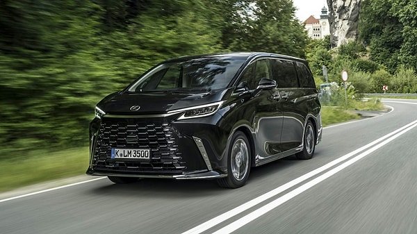 Lexus Fiyatları Eylül 2025: ES, RX, RZ, LBX, NX ve LS