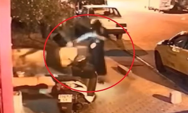 Mersin’de Silahlı Saldırı: Patenli Hızlı Kaçış