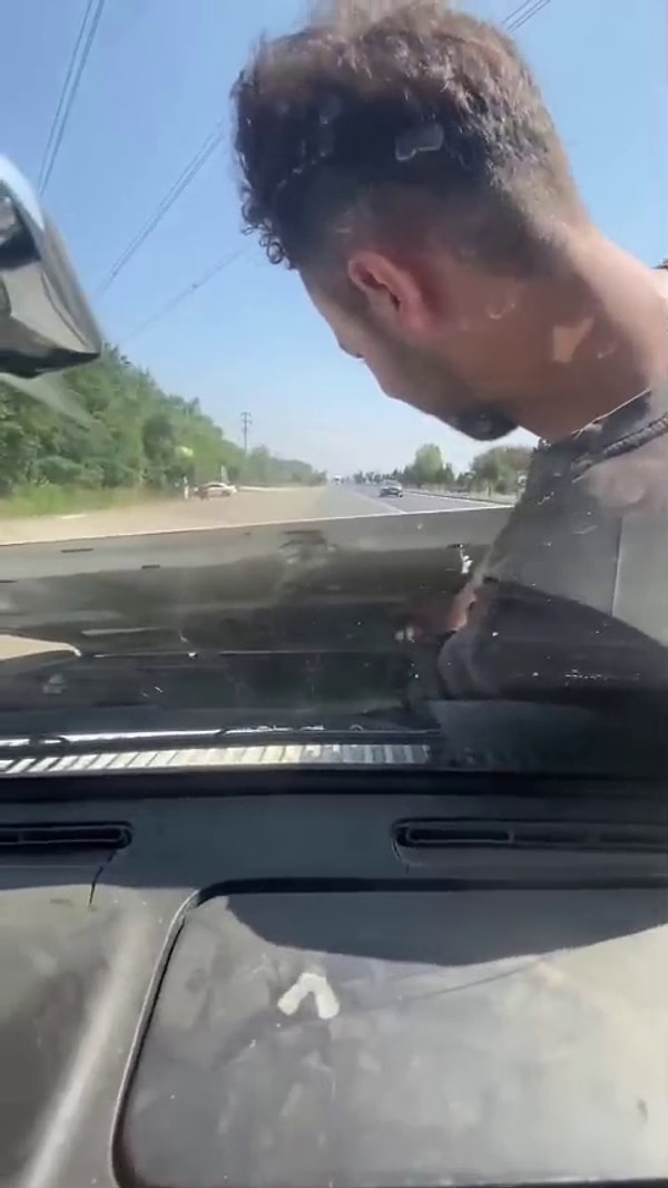 Motora Bindirip Kaputu Açık Yolculuk: Usta Arızayı Bularak Ağızları Açık Bıraktı