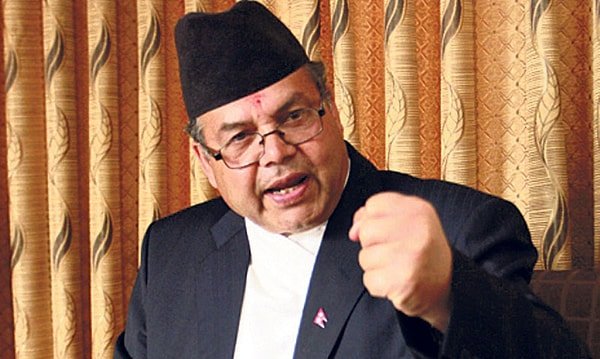 Nepal’de Şiddetli Protestolar: Eski Başbakanın Eşi Yanarak Hayatını Kaybetti