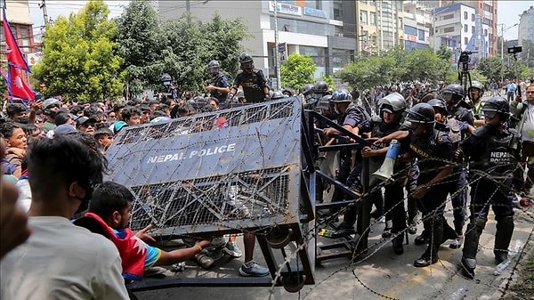 Nepal'de Sosyal Medya Yasağının Ardından Parlamentoda Şiddet Olayları