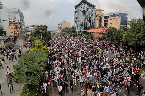 Nepal'de Sosyal Medya Yasağının Ardından Parlamentoda Şiddet Olayları