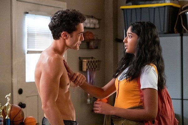 Netflix'te İzlerken Kahkahaya Boğacak 15 Dizi ve Film | Biraz Keyfin Yerine Gelsin Diyenler İçin
