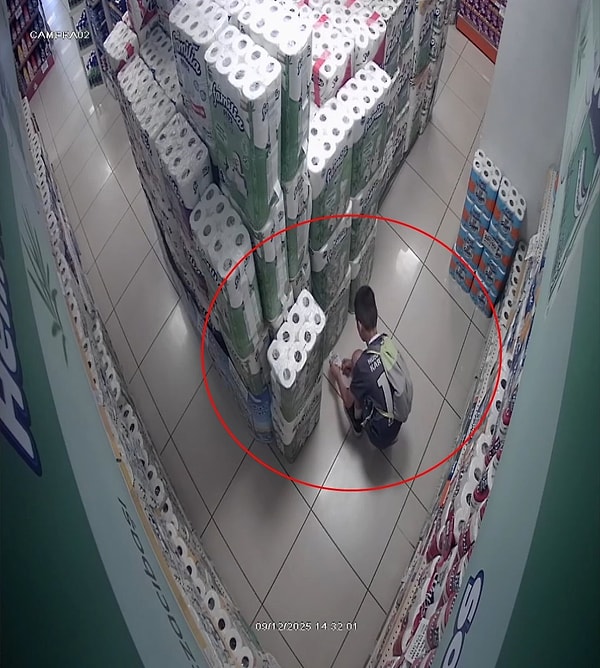 Önce Otluk Alan'da Yakan 10 Yaşındaki Çocuk, Şimdi Market Yaktı
