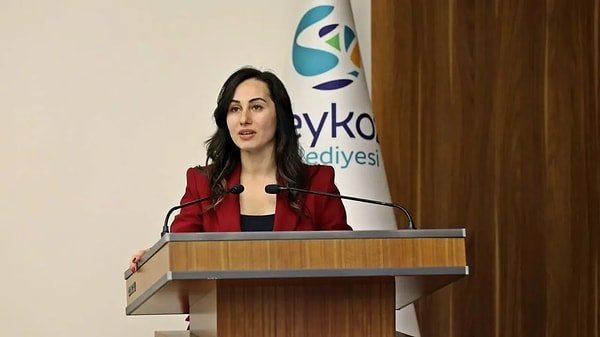 Özlem Vural Güzel CHP'den İstifa Etti, AKP'ye Geçeceği İddia
