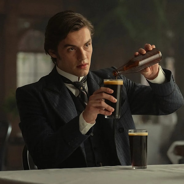 Peaky Blinders'ın Yaratıcısı Yine Şov Yaptı: Netflix'in Yeni Dizisi Listelerde Zirveye Tırmandı!