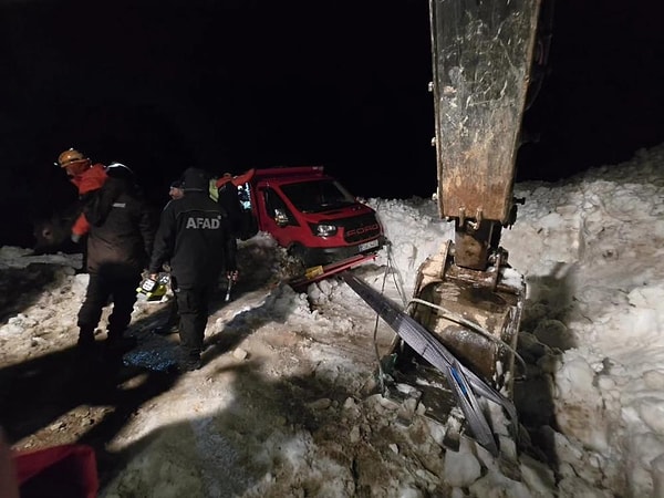 Rize’de Çığ Düşmesi: Mahsur Kalanlar ve Hayvanlar Kurtarıldı
