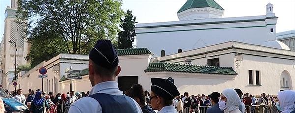 Savcılar Açıkladı: Paris’teki Camiler Önüne Domuz Kafaları Yerleştirildi