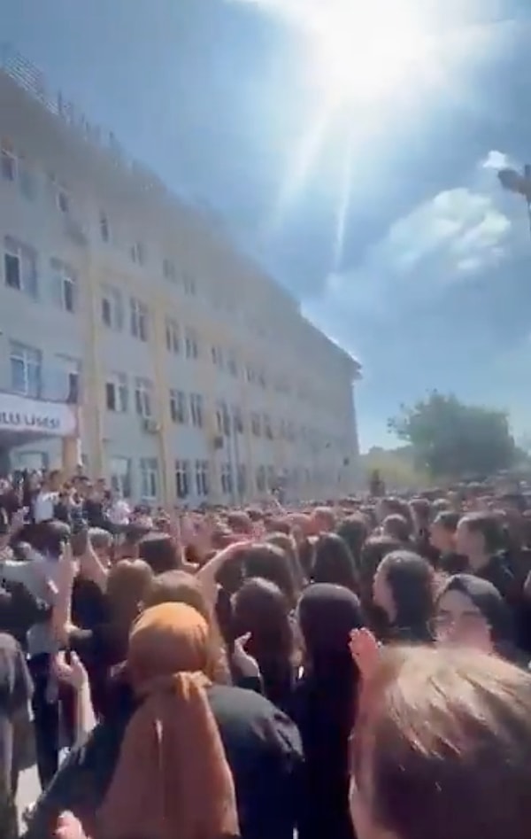 Tacizci Öğretmen Açığa Alındı, Yeniden Ders Vermeye Başladı