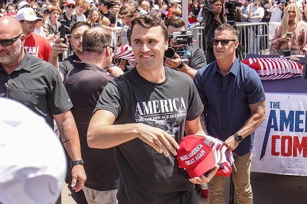 Trump Destekçisi Milletvekili Charlie Kirk'in Konuşması Sırasında Suikaste Uğradı
