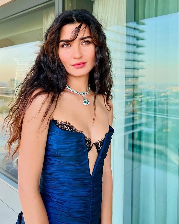 Tuba Büyüküstün Yeni Film Projesi: Sultana Filminde Direk Dansçısı Oluyor - Büyük Konuşulacak