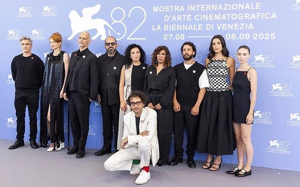 Venedik Film Festivali'nde Tanıtılan Beş Yaşında İsrail Tarafından Öldürülen Hind Recebinin Hikayesi