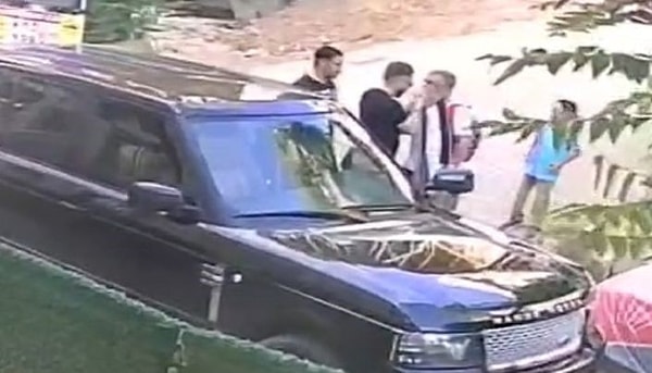 Videoya Göre Yorum Yapın: Tokat atan Babaya Pişkin Cevap