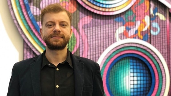 Anket Paylaşımı Nedeniyle Tutuklandı: Akademisyen Emrah Gülsunar