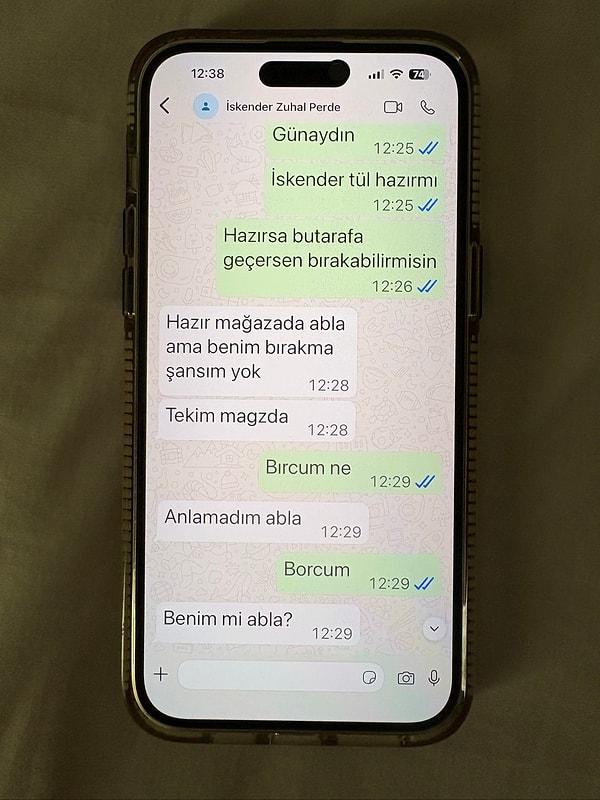 Annene Küçük Dalgalar: Perdeciyle Absürt Diyaloğu Büyüleyen Evlat Viral Oldu!