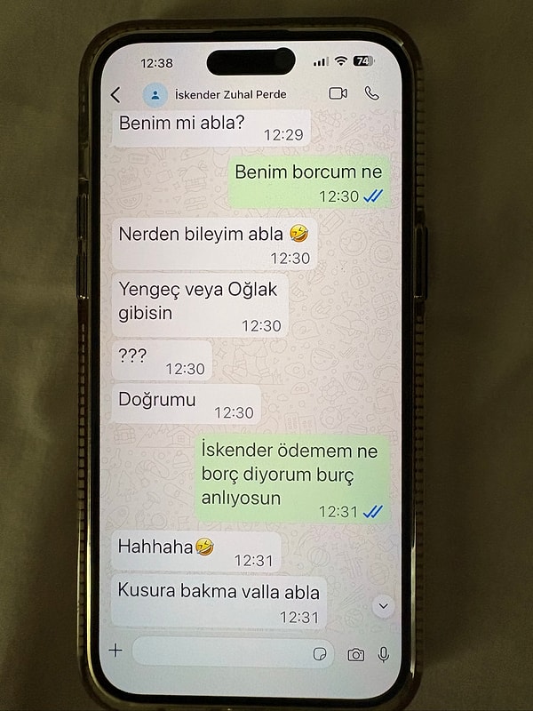 Annene Küçük Dalgalar: Perdeciyle Absürt Diyaloğu Büyüleyen Evlat Viral Oldu!