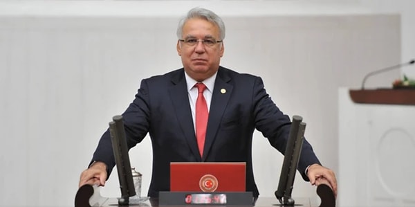 Cumhurbaşkanına Hakaret Suçlamasıyla Tutuklanan Eski AKP İzmir Milletvekili