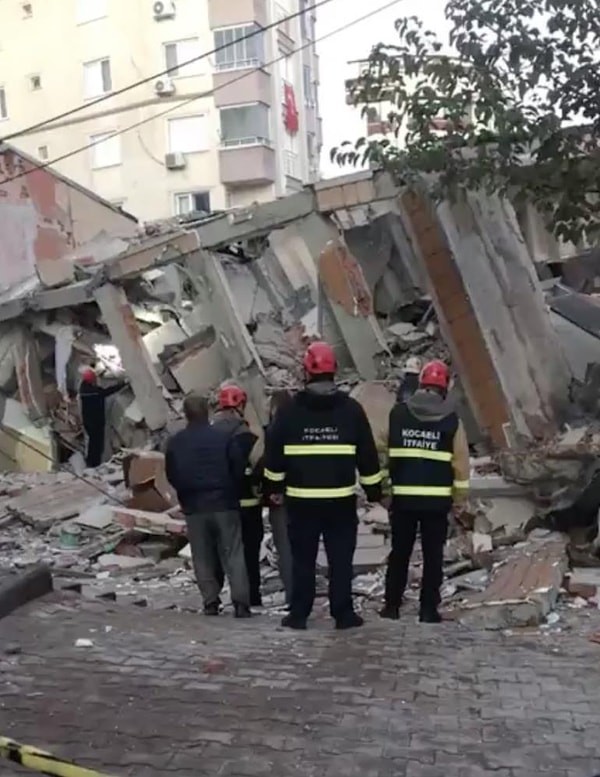 Gebze’de 6 Katlı Bina Çöktü: Çok Sayıda Ekip Bölgeye Sevk Edildi